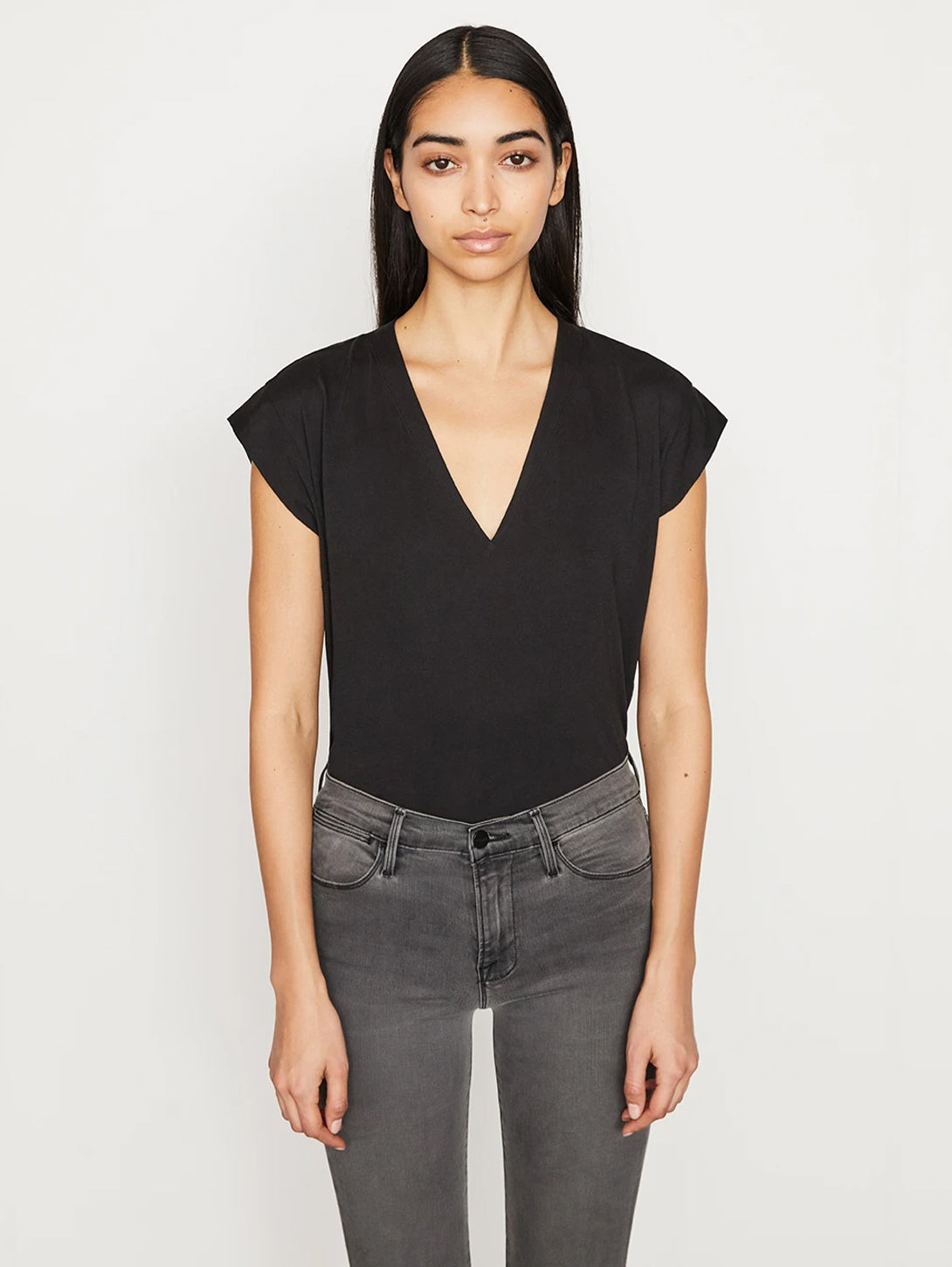 Le Mid Rise V Neck T-Shirt