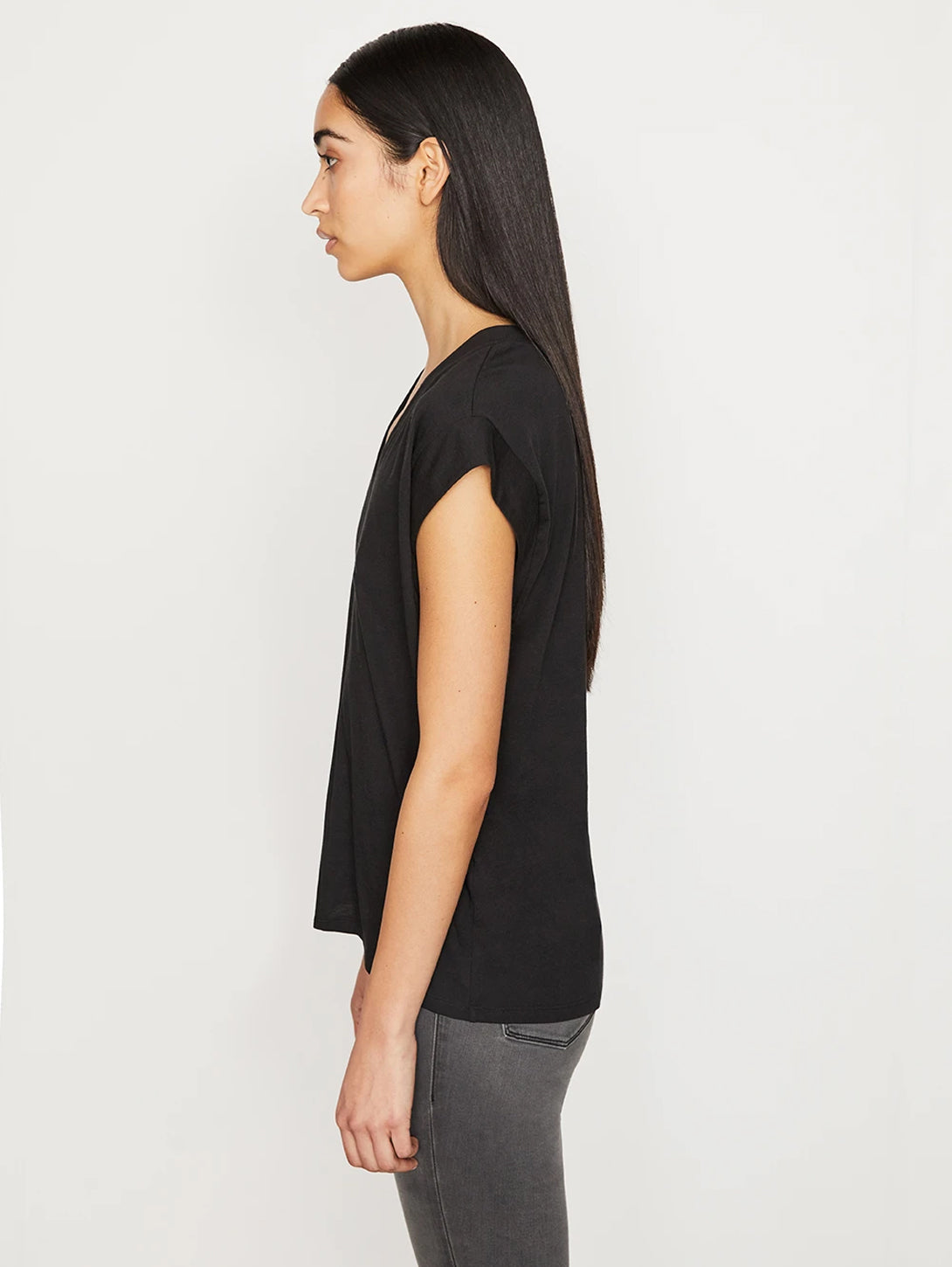 Le Mid Rise V Neck T-Shirt