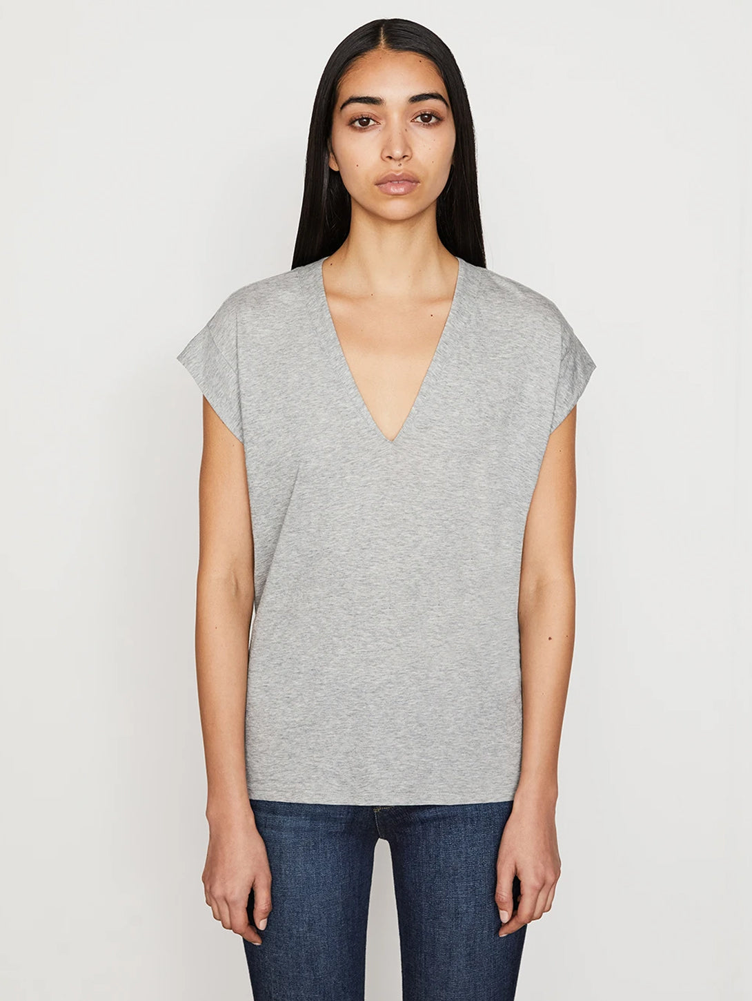 Le Mid Rise V Neck T-Shirt