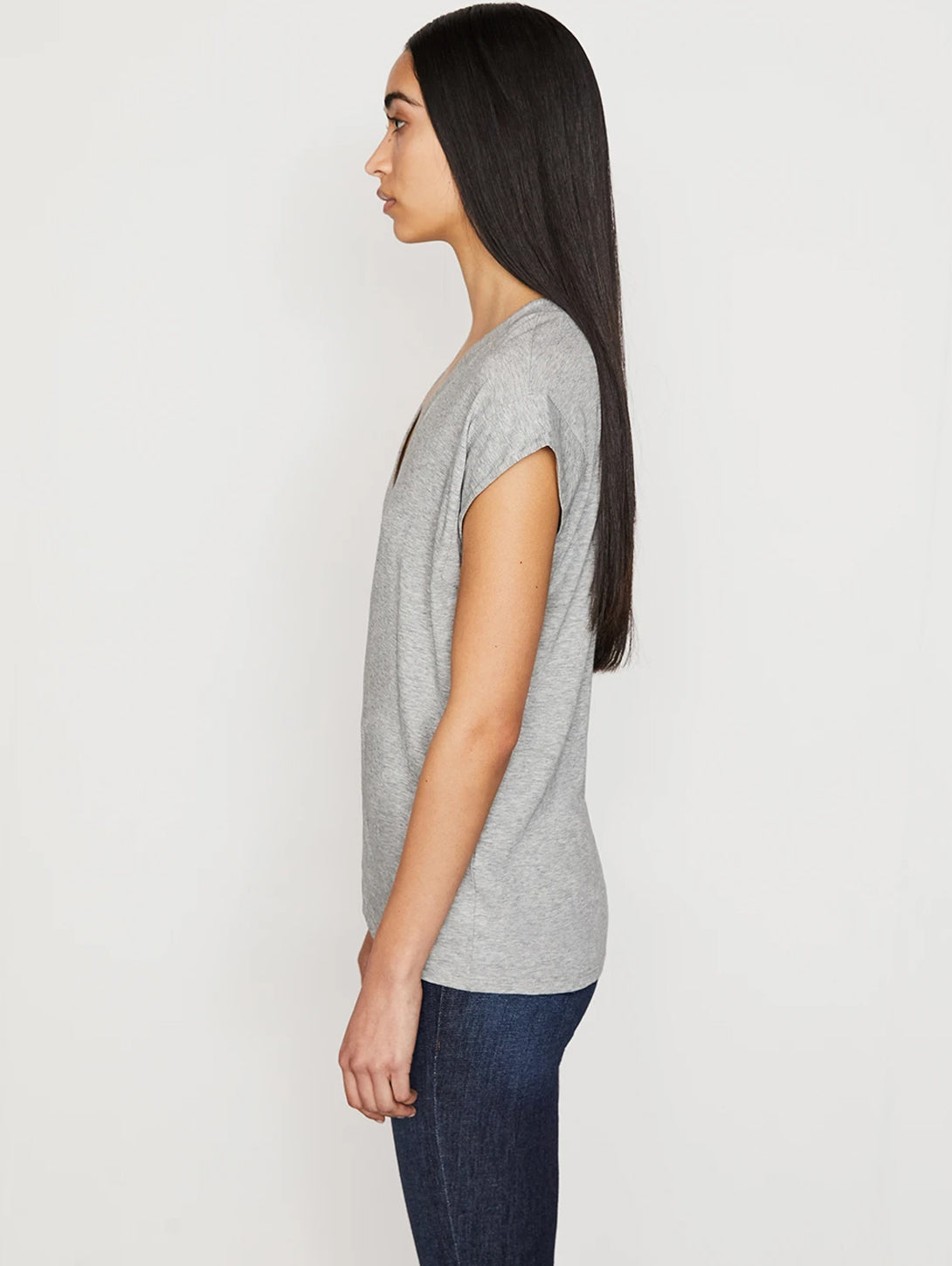 Le Mid Rise V Neck T-Shirt